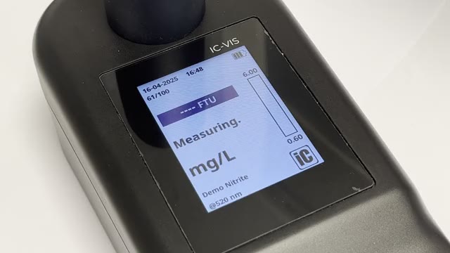The IC-VIS™ screen showing "Measuring..." during a measurement